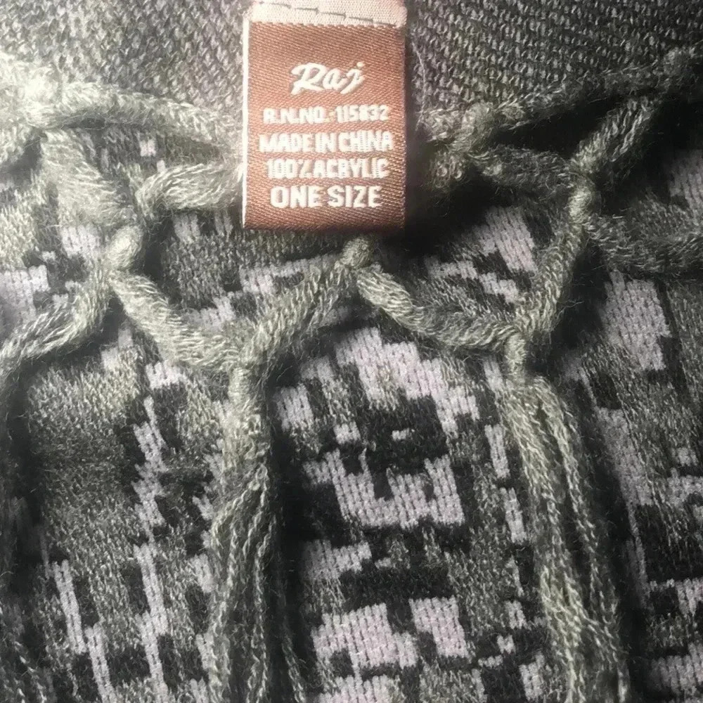 RAJ Open Front Tassel Boarder Poncho - Picture 8 of 9